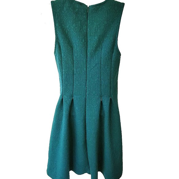 Francesca's Jacquard Damask Pattern Fit & Flare Pleated Mini Dress in Emerald - Picture 2 of 4